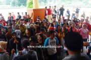 Unjuk Rasa di DPRD Pasbar, Karyawan Bersama SBSI Sampaikan 16 Tuntutan Kepada PT Anam Koto