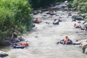 Sungai Cukup Menantang, Olahraga River Tubing di Gelar Pemuda-Pemudi RT 12 Lubuk Mata Kucing