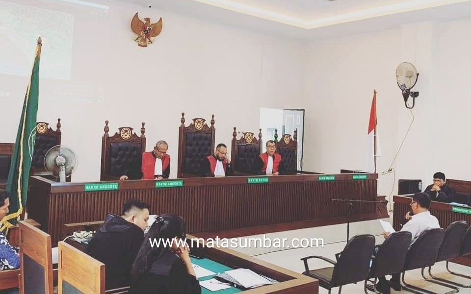 Dinilai Kasus di Paksakan Atas Laporan Bupati Pessel, Rusma Yul Anwar Memohon Kepada Majelis Hakim Untuk di Bebaskan
