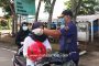 Antisipasi Pandemi Covid-19, BNNK Pasbar Lakukan Aksi Bagi Masker Kepada Pengguna Jalan