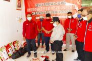 DPRD Mentawai Dari Partai PDIP Salurkan Bantuan Sembako Untuk Warga Pogari