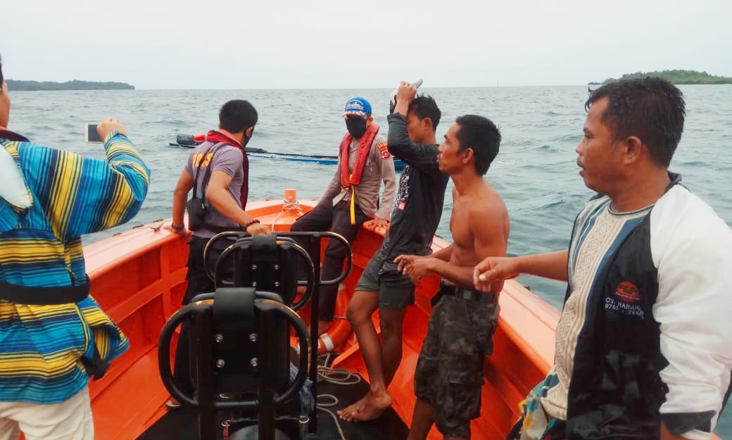 Dihantam Ombak, Tiga Nelayan Berhasil di Selamatkan Tim Gabungan SAR Mentawai