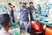 DPD Pekat IB Mentawai Berbagi Masker Untuk Pedagang Ikan dan Masyarakat