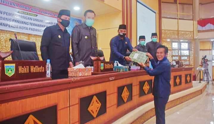 Lima Fraksi DPRD Padang Panjang Sampaikan Pandangan Umum Terhadap 3 Ranperda