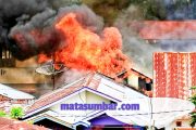 Breaking News, Lima Unit Rumah di Kelurahan Kayu Kubu Bukittinggi Ludes Terbakar
