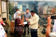 Peduli Korban Kebakaran Rumah, Ketua DPRD Pasbar Berikan Santunan dan Sembako