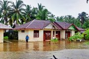 Curah Hujan Tinggi, Rumah Warga dan Asrama Polsek Sipora Terendam Banjir