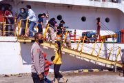 Masa AKB, Polsek Sipora Pantau Penumpang Yang Turun di Dermaga Sioban