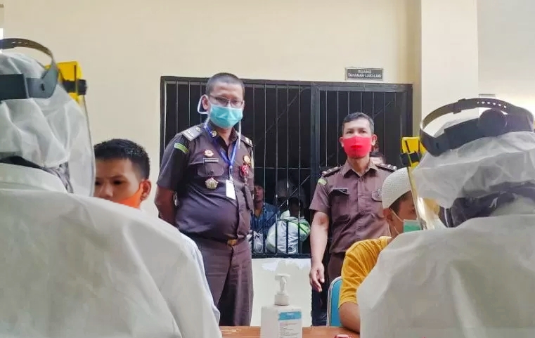 Dampak Covid-19, Kejari Padang Pindahkan 61 Tahanan Dari Sel Polisi Ke Rutan