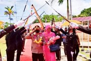 Tradisi Pedang Pora dan Upacara Farewell Parade Iringi Pisah Sambut Kapolres Mentawai