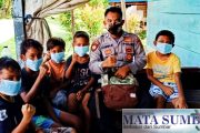 Brigadir Andol Sababalat Motivasi Anak-Anak Desa Bosua Giat Belajar