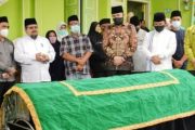 Mantan Walikota Padang Panjang Achyarli di Lepas Fadly Amran Ke Rumah Duka
