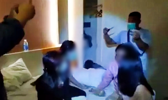 Polisi Ringkus Enam Remaja Diduga Pelaku Prostisusi Online Lagi Asyik Pesta Sabu di Kamar Hotel di Padang