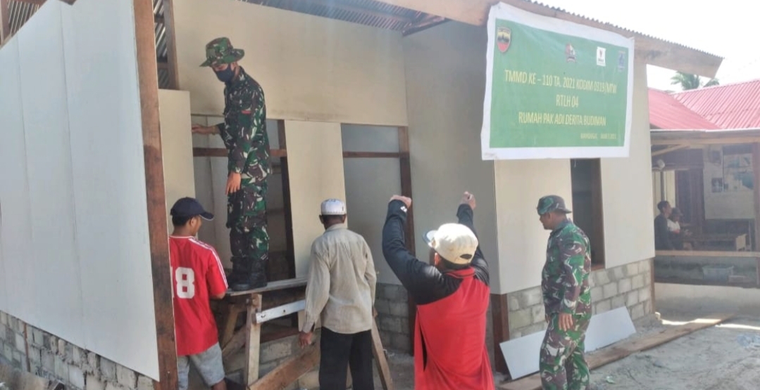 Pemuda Hingga Lapisan Masyarakat Antusias Ikut Andil Bantu Satgas TMMD Kerjakan RTLH di Dusun Mapaddegat