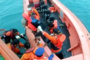 Mati Mesin, 4 POB Longboat di Evakuasi Tim SAR Gabungan