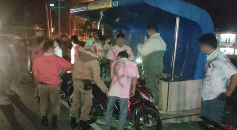 Aksi Corat-Coret Seragam di Jalan di Bubarkan Sat Pol PP Padang Panjang