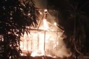 Rumah Bertingkat Semi Permanen di Gulukguk Desa Beriulou Hangus Dibakar Si Jago Merah