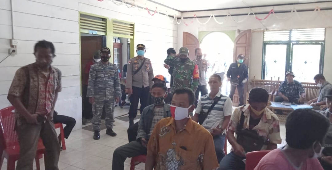 Antisipasi Kerusuhan, Polsek Sikakap Bersama TNI Kawal Ketat Penghitungan Suara dan Penetapan Calon Terpilih Kades Taikako