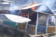 Rumah Warga di Sikakap Timur Terbakar, Mobil Damkar Tiba Tangki Air Kosong