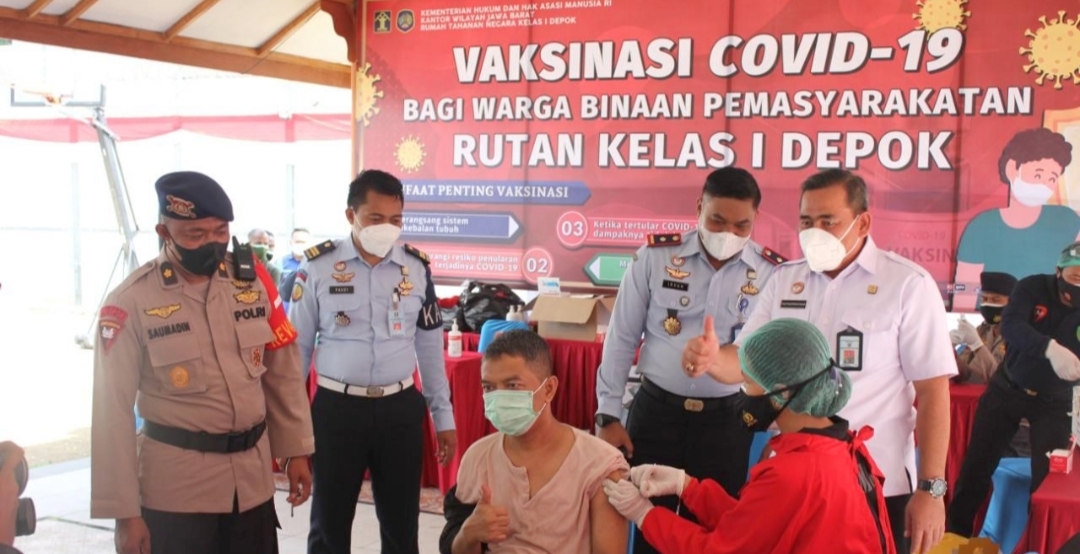 Pelaksanaan Vaksinasi di Rutan Cilodong Depok di Tinjau Langsung Kadivpas Kanwil Kemenkumham Jabar