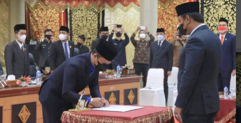 DPRD Padang Panjang Lantik Yandra Yane Pengganti Anggota Dewan Yang  Meninggal Dunia