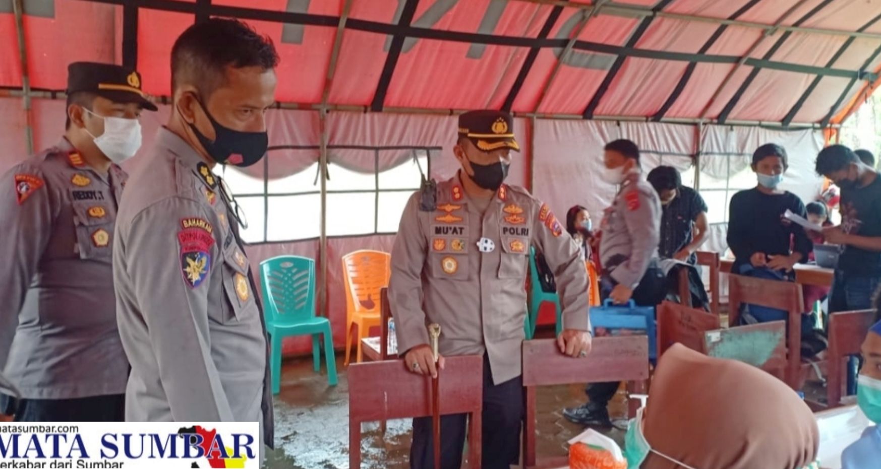 AKBP Mu'at Dampingi Pamatwil Polda Sumbar Tinjau Vaksinasi di Wilkum Polres Mentawai