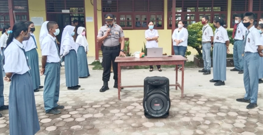 Sebelum Pelaksanaan, Kapolsek Sipora Sosialisasi Vaksinasi Kepada Pelajar SMA 1 Sioban