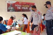 Target 412 Pelajar, Kapolsek Sipora Dampingi Kapolres Tinjau Vaksinasi di SMA 1 Sioban