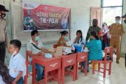 Polsek Sikakap Dampingi Pelaksanaan Gerai Vaksinasi Presisi Bagi Pelajar SMPN 2 Selatan Jaya