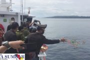 Sambut HUT ke-76 TNI, Kapolres Mentawai Tabur Bunga di Perairan Tuapeijat