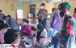 Kolaborasi Pendampingan Vaksinasi Babinsa Sikakap di Gereja Dusun Cimpungan