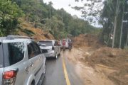 Pembersihan Material Longsor di Kawasan Bukit Pulai, Para Pelintas Menilai Pemerintah Setempat Lamban Menangani