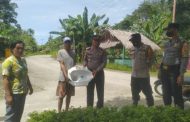 Warga Dusun Makukuet Terima Bantuan Closet Dari Kapolsek Sikakap