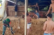 Motivasi Para Pekerja, Babinsa Serka Robin Sambangi Lokasi Pembuat Batu Bata