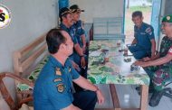 Sharing Informasi, Babinsa Komsos Dengan Unit Pelabuhan Sioban