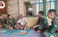 Jalin Silahturahmi, Satgas TMMD ke-116 Komsos Dengan Warga