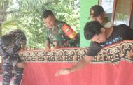 Satgas TMMD dan Warga Goro Bersama Bersihkan Masjid Nurul Iman SP III Desa Bukit Pamewa