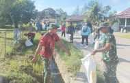 Aksi Bersih Satgas TMMD Bersama Warga Sepanjang Jalan Desa Sipora Jaya.