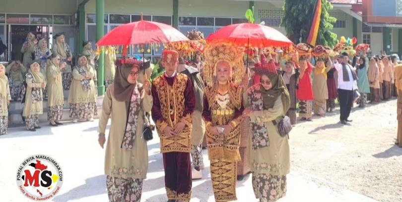 Siswa SMK di Pessel Praktik Budaya Minangkabau Dalam Tradisi Langgam Sutera