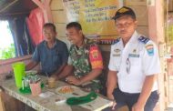 Bahas Ketertiban Pelabuhan, Babinsa Koramil 04 Sikakap Komsos Dengan Anggota Dishub