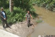 Babinsa 01 Sikabaluan Pantau Wilayah Rawan Banjir