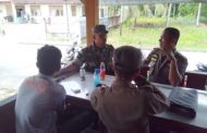 Jalin Komunikasi, Babinsa 02 Muara Siberut Komsos Dengan Anggota Satpol PP