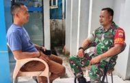 Babinsa Serda Iswendra Komsos Dengan Kades Matotonan