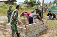 Bakti Sosial Kodim 0319 Mentawai Bangun Bak Sampah di Dusun Karya Bakti