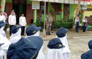 Jadi Irup di MTsN 2 Sikakap, Babinsa Sertu Havid Terapkan Disiplin Kepada Pelajar