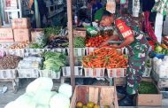 Monitor Harga Sembako, Babinramil 03 Sipora Turun ke Sejumlah Warung
