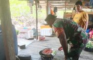 Bantu Warga Kurang Mampu Melalui Prajurit Masuk Dapur di Dusun Pokai