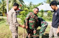 Babinsa 01 Sikabaluan Cek dan Rawat Tanaman Untuk Penghijauan