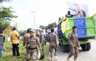 Bawaslu Mentawai dan Aparat Gabungan Tertibkan APK Yang Langgar Aturan