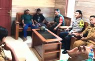 Komsos Babinsa 03 Sipora di Desa Sido Makmur Bahas Jalan Yang Akan di Kerjakan